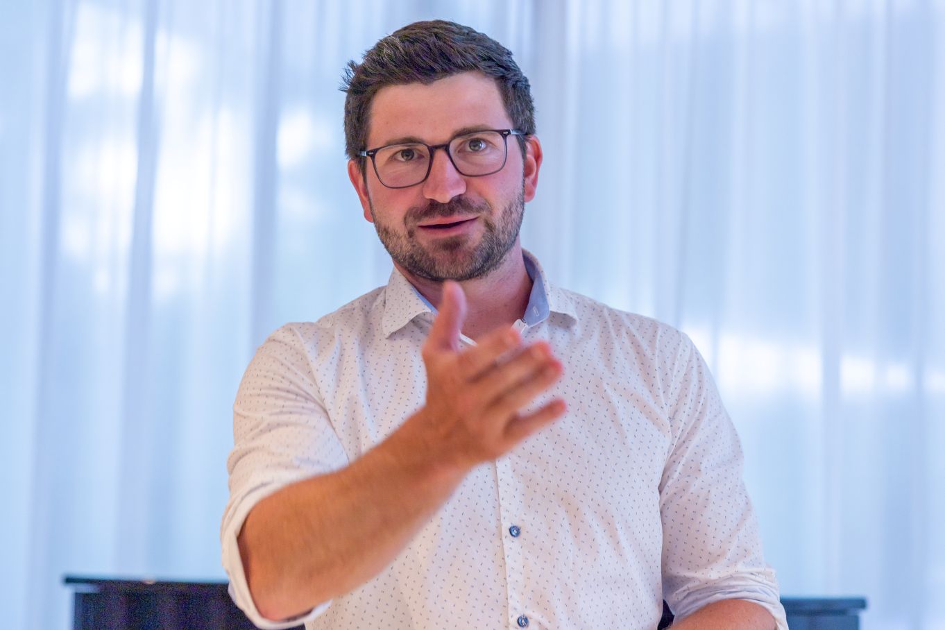 Julian erzählt etwas über das Weingut Engel