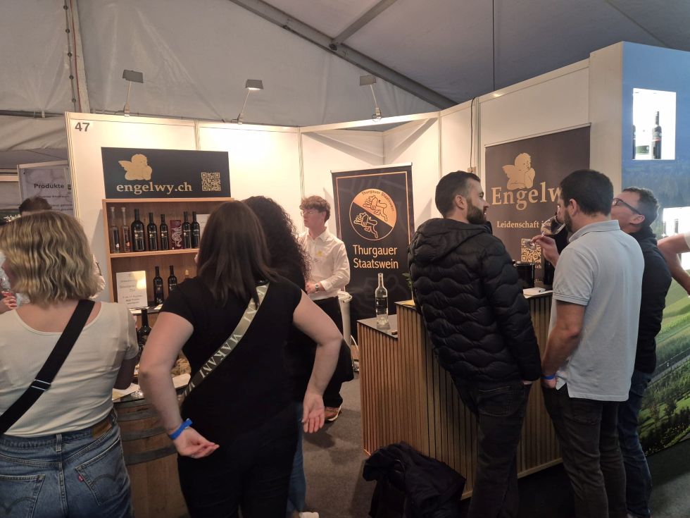 Viele interessierte Besucherinnen und Besucher