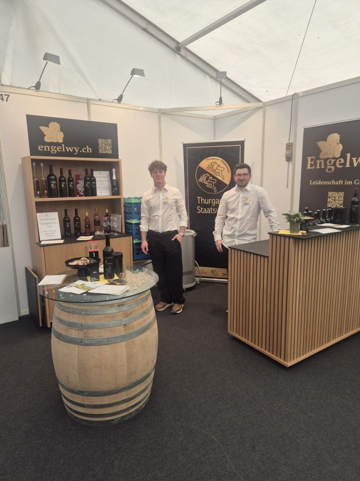 Auch Farran und Julian sind bereit für die Besucherinnen und Besucher