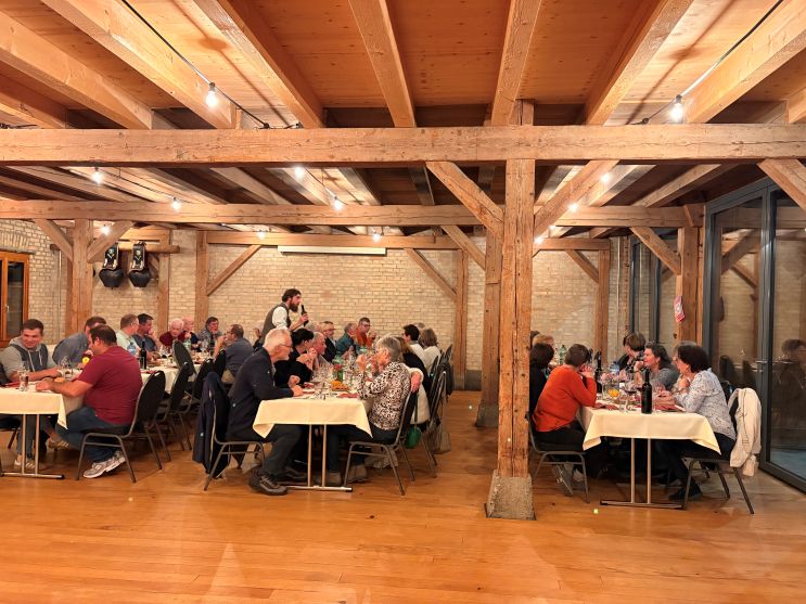 Alle haben es gemütlich in der Engelschüür am Wümmeressen