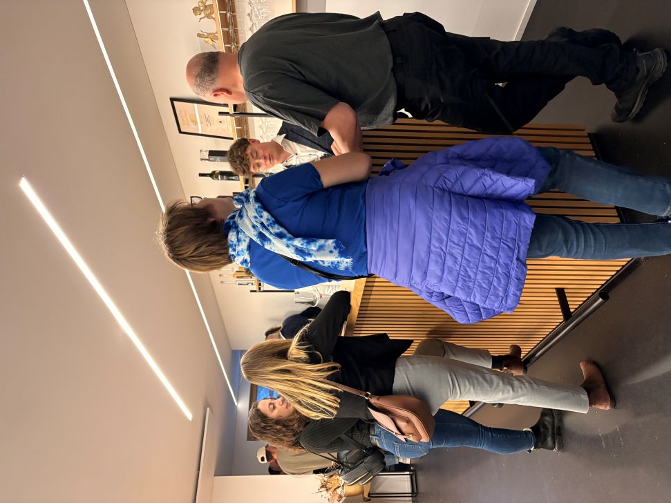 In der Vinothek wurde fleissig degustiert