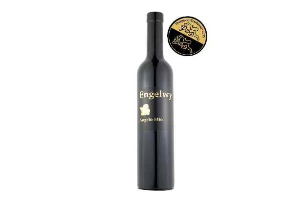 Angelo_Mio_50cl_-_Logo_neben_der_Flasche.png